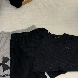 Mens Under Armour Tshirt and Shorts Sz L